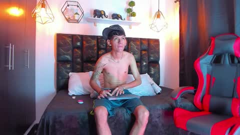 Snapshot of teddy_smith_ chatting on December 2, 11:26 am Smith online show from December 2, 11:26 am