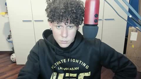 Snapshot of tedhmicro25 chatting on February 18, 7:09 pm tedhmicro25 online show from February 18, 7:09 pm