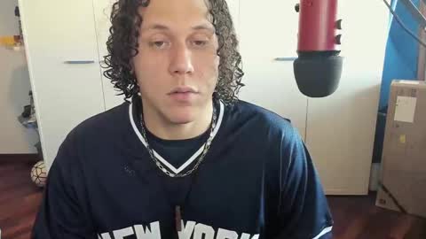 Snapshot of tedhmicro25 chatting on February 21, 11:01 am tedhmicro25 online show from February 21, 11:01 am