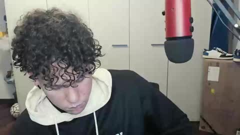 Snapshot of tedhmicro25 chatting on February 27, 7:04 pm tedhmicro25 online show from February 27, 7:04 pm