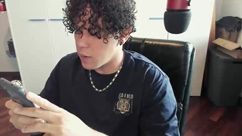 Snapshot of tedhmicro25 chatting on October 19, 11:44 am tedhmicro25 online show from October 19, 11:44 am