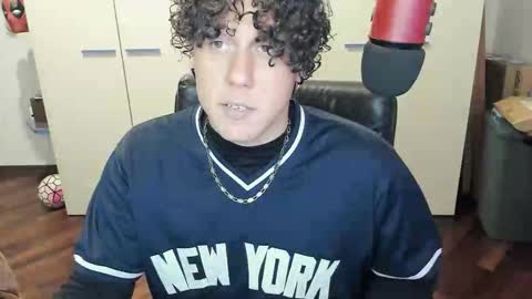 Snapshot of tedhmicro25 chatting on November 8, 9:09 am tedhmicro25 online show from November 8, 9:09 am