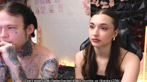 Snapshot of teeaapsex chatting on March 29, 1:38 am Alice and Cassie online show from March 29, 1:38 am