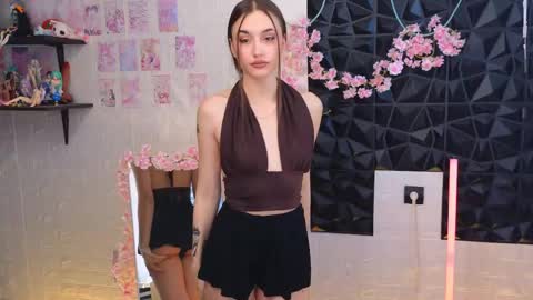 Snapshot of teeaapsex chatting on May 2, 3:11 am Alice and Cassie online show from May 2, 3:11 am