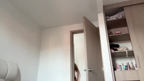 Amy No penetration Virgiin giirl online show from May 15, 12:01 pm