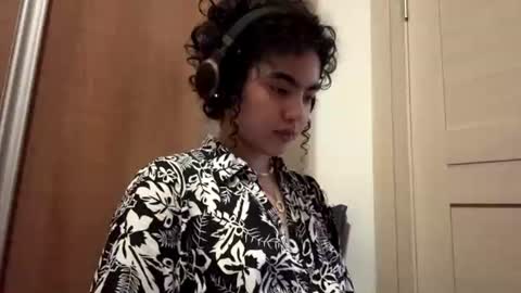 Snapshot of temekabrookens chatting on June 23, 9:51 am Kelly online show from June 23, 9:51 am