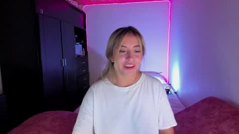 Snapshot of temptationsweet__ chatting on April 11, 5:12 am Sara online show from April 11, 5:12 am