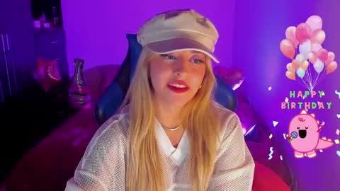 Snapshot of temptationsweet__ chatting on May 7, 8:09 am Sara online show from May 7, 8:09 am