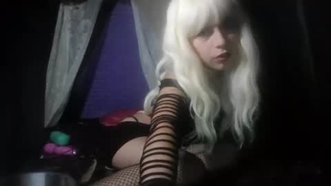Snapshot of temptedbrat chatting on May 16, 6:43 am temptedbrat online show from May 16, 6:43 am