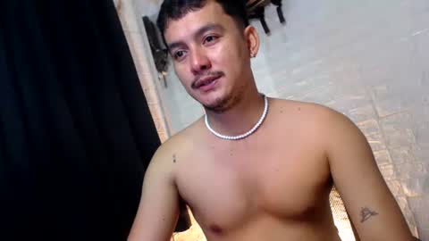 Snapshot of tempting_jon chatting on October 31, 7:37 pm tempting_jon online show from October 31, 7:37 pm