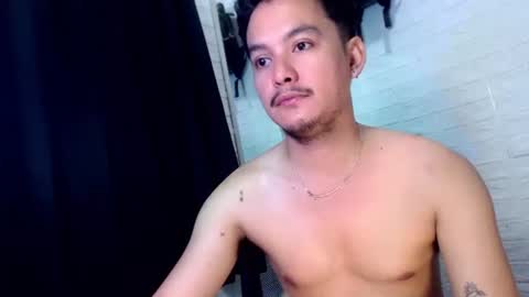 Snapshot of tempting_jon chatting on November 6, 3:07 am tempting_jon online show from November 6, 3:07 am