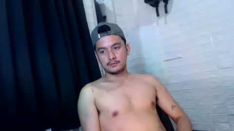 Snapshot of tempting_jon chatting on November 12, 3:56 pm tempting_jon online show from November 12, 3:56 pm