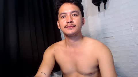 Snapshot of tempting_jon chatting on November 18, 4:00 pm tempting_jon online show from November 18, 4:00 pm