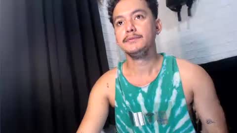 Snapshot of tempting_jon chatting on November 25, 4:01 am tempting_jon online show from November 25, 4:01 am