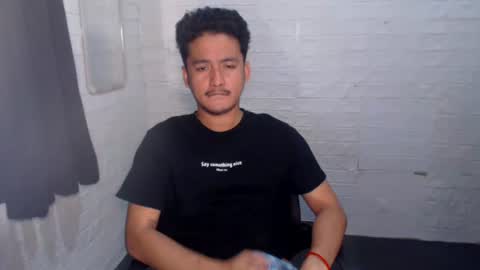 Snapshot of tempting_jon chatting on January 15, 3:22 am tempting_jon online show from January 15, 3:22 am