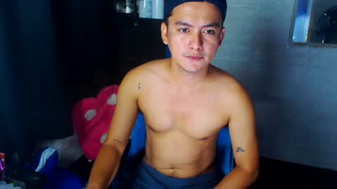 Snapshot of tempting_jon chatting on May 1, 9:14 am tempting_jon online show from May 1, 9:14 am