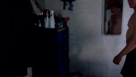 Snapshot of tempting_jon chatting on May 4, 8:32 am tempting_jon online show from May 4, 8:32 am