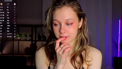 Snapshot of tender__beauty chatting on May 17, 5:53 pm Hey Im Aneta online show from May 17, 5:53 pm