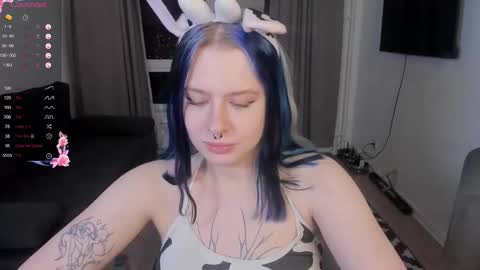 Snapshot of tender__kitty chatting on February 1, 3:21 pm Sue online show from February 1, 3:21 pm