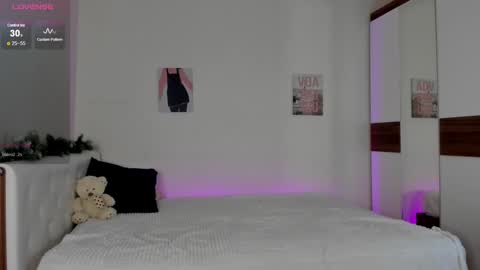 Snapshot of tender_babyy chatting on January 12, 5:22 pm Sexy girl Li online show from January 12, 5:22 pm