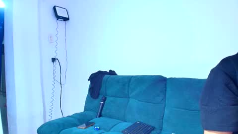 Snapshot of tender_dust chatting on February 22, 4:07 am tender_dust online show from February 22, 4:07 am