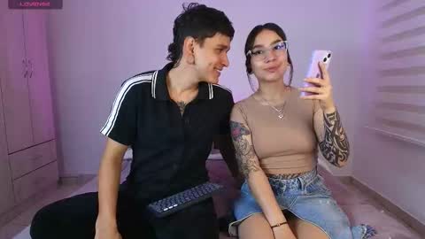 Snapshot of tender_dust chatting on September 14, 12:21 am tender_dust online show from September 14, 12:21 am