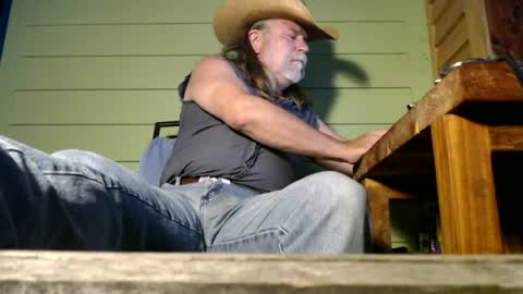 Snapshot of tennredneck chatting on June 29, 1:34 am Tennredneck online show from June 29, 1:34 am
