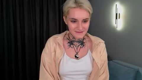 Snapshot of teresa_crawford chatting on December 15, 1:04 pm Maria online show from December 15, 1:04 pm