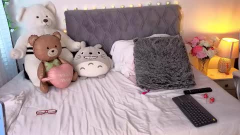 Emily online show from February 25, 5:44 pm