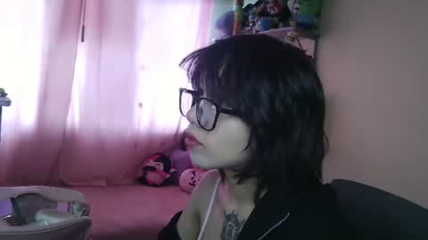 Snapshot of terraelowen chatting on June 17, 2:40 pm Terra Elowen online show from June 17, 2:40 pm
