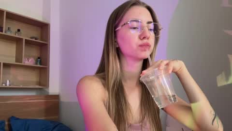 tessa_calmness online show from April 25, 4:37 am