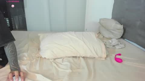 Snapshot of tessa_evanss chatting on May 10, 12:27 am Tessa online show from May 10, 12:27 am