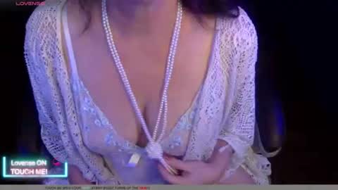 Snapshot of tessa_foxxx chatting on May 29, 11:03 pm tessa_foxxx online show from May 29, 11:03 pm
