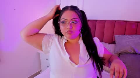 Snapshot of tessa_sinclaire chatting on October 4, 8:29 pm TERESA online show from October 4, 8:29 pm