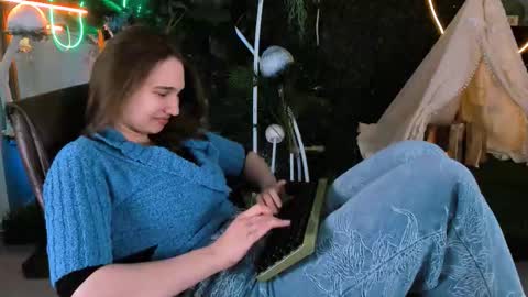 Snapshot of tessamill chatting on September 15, 5:07 am Tessa online show from September 15, 5:07 am