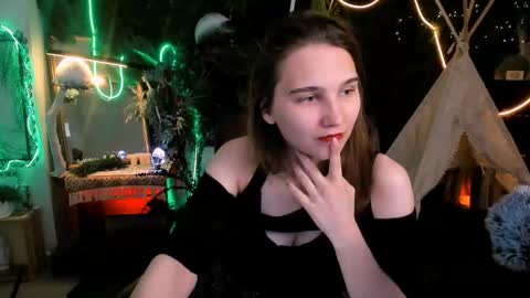 Snapshot of tessamill chatting on September 18, 5:42 am Tessa online show from September 18, 5:42 am