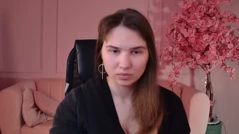 Snapshot of tessamill chatting on June 17, 5:43 am Tessa online show from June 17, 5:43 am