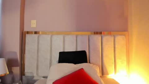 Tessamonroee online show from May 4, 6:59 pm
