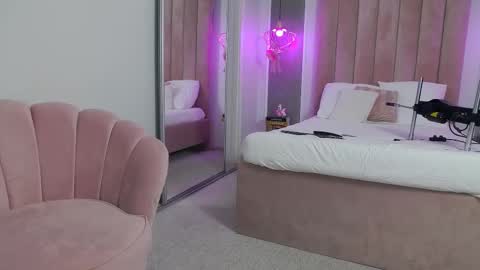 tessaquins online show from October 19, 5:35 pm