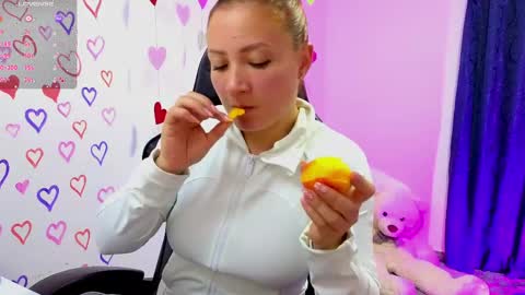 Snapshot of tessawhisnton chatting on May 12, 5:43 pm Tessy online show from May 12, 5:43 pm