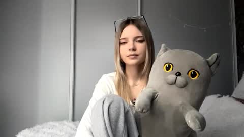 tessiebe online show from February 17, 11:40 am