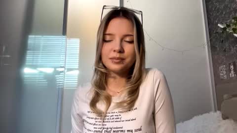 tessiebe online show from February 19, 12:01 pm