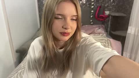 tessiebe online show from March 12, 3:29 pm