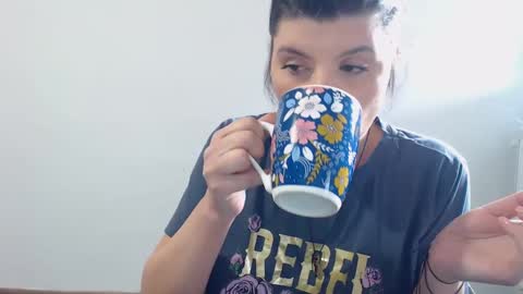 Snapshot of tessnaughty chatting on February 6, 9:00 am naughty tess online show from February 6, 9:00 am