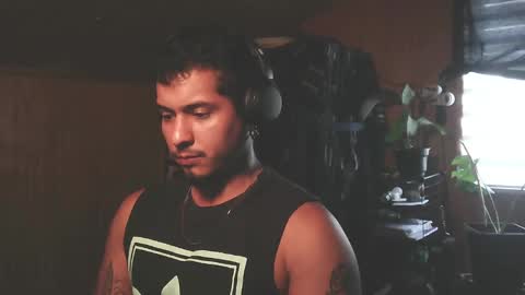 Snapshot of testotease chatting on December 15, 6:15 pm Milo online show from December 15, 6:15 pm