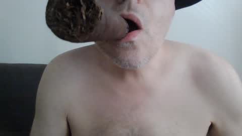 Snapshot of texancigar chatting on December 31, 2:58 pm texancigar online show from December 31, 2:58 pm