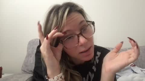 Snapshot of texas_blonde chatting on November 10, 3:33 pm Daphne Summers online show from November 10, 3:33 pm