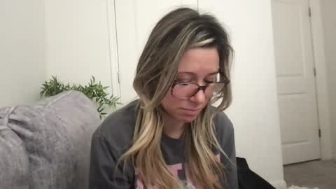 Snapshot of texas_blonde chatting on November 11, 3:34 pm Daphne Summers online show from November 11, 3:34 pm
