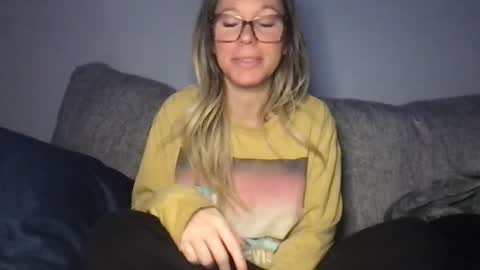 Snapshot of texas_blonde chatting on November 12, 3:40 am Daphne Summers online show from November 12, 3:40 am