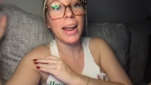 Snapshot of texas_blonde chatting on November 13, 3:49 am Daphne Summers online show from November 13, 3:49 am